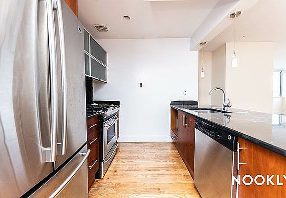 5th image of 756 Myrtle Ave APT 4J