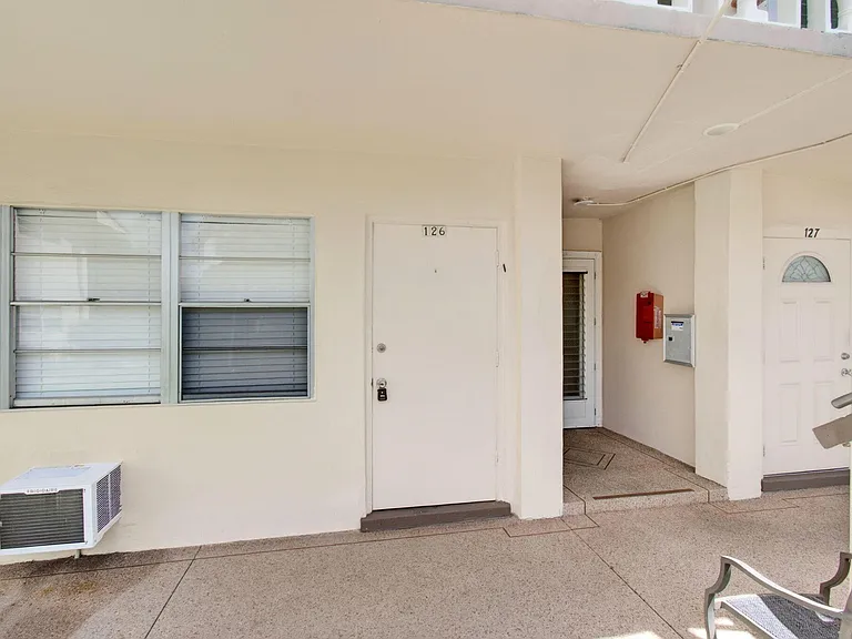 126 Norwich #F — Photo 4
