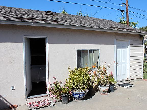 3rd image of 2151 W Cerritos Ave