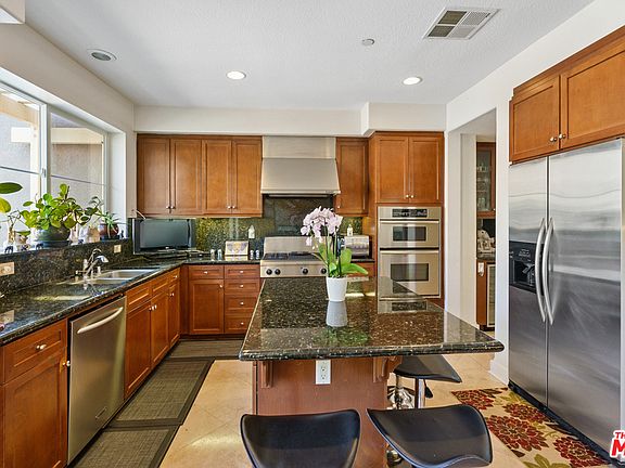4th image of 5801 Kiyot Way APT 8
