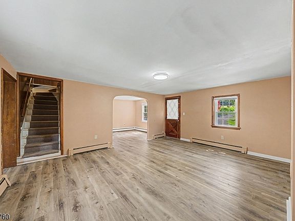 3rd image of 11 Axford Ave