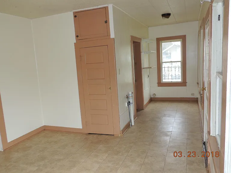1118 Essex St — Photo 5