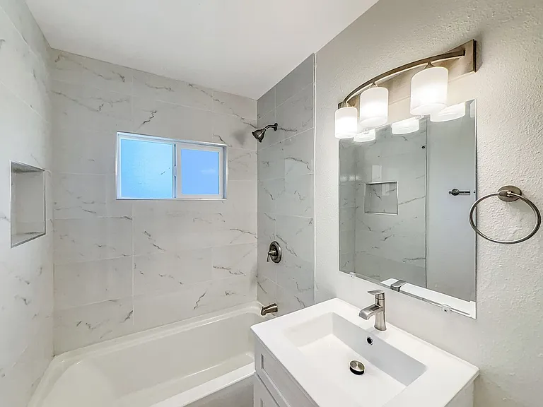 839 N Midway Dr — Photo 10