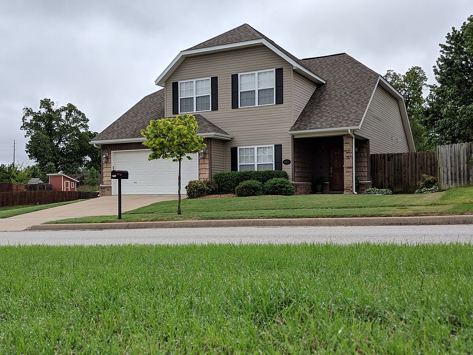 1st image of 1002 NE Carnahan Ct