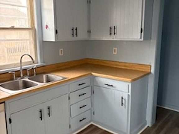 3rd image of 1019 W 5th St