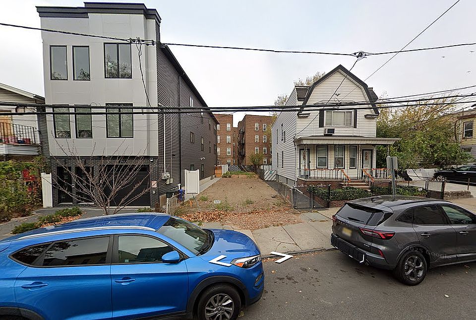 1st image of 260 Ege Ave