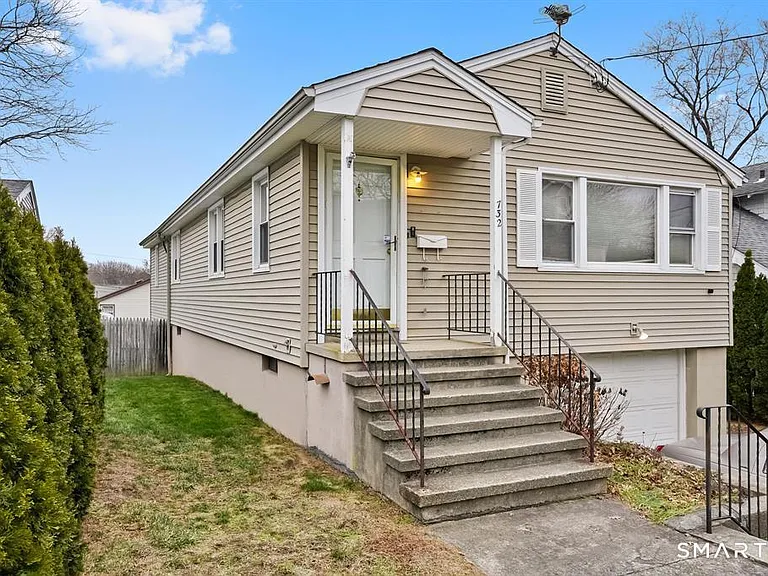 732 Tunxis Hill Rd — Photo 1