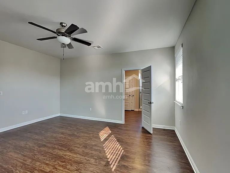 8013 Turnberry Ln — Photo 7