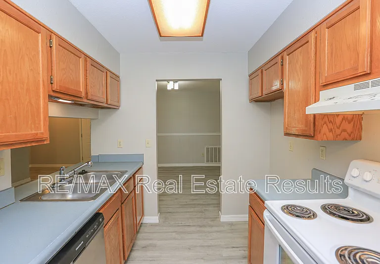 205 White Oak Dr NE #C — Photo 14