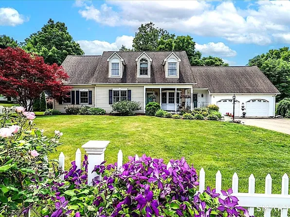 6 Elizabeth Street, Newtown, CT 06470
