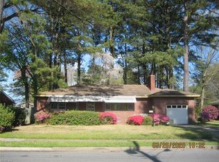 330 W McGinnis Cir, Norfolk, VA 23502