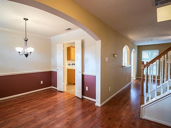 3rd image of 4819 Lochman Ln