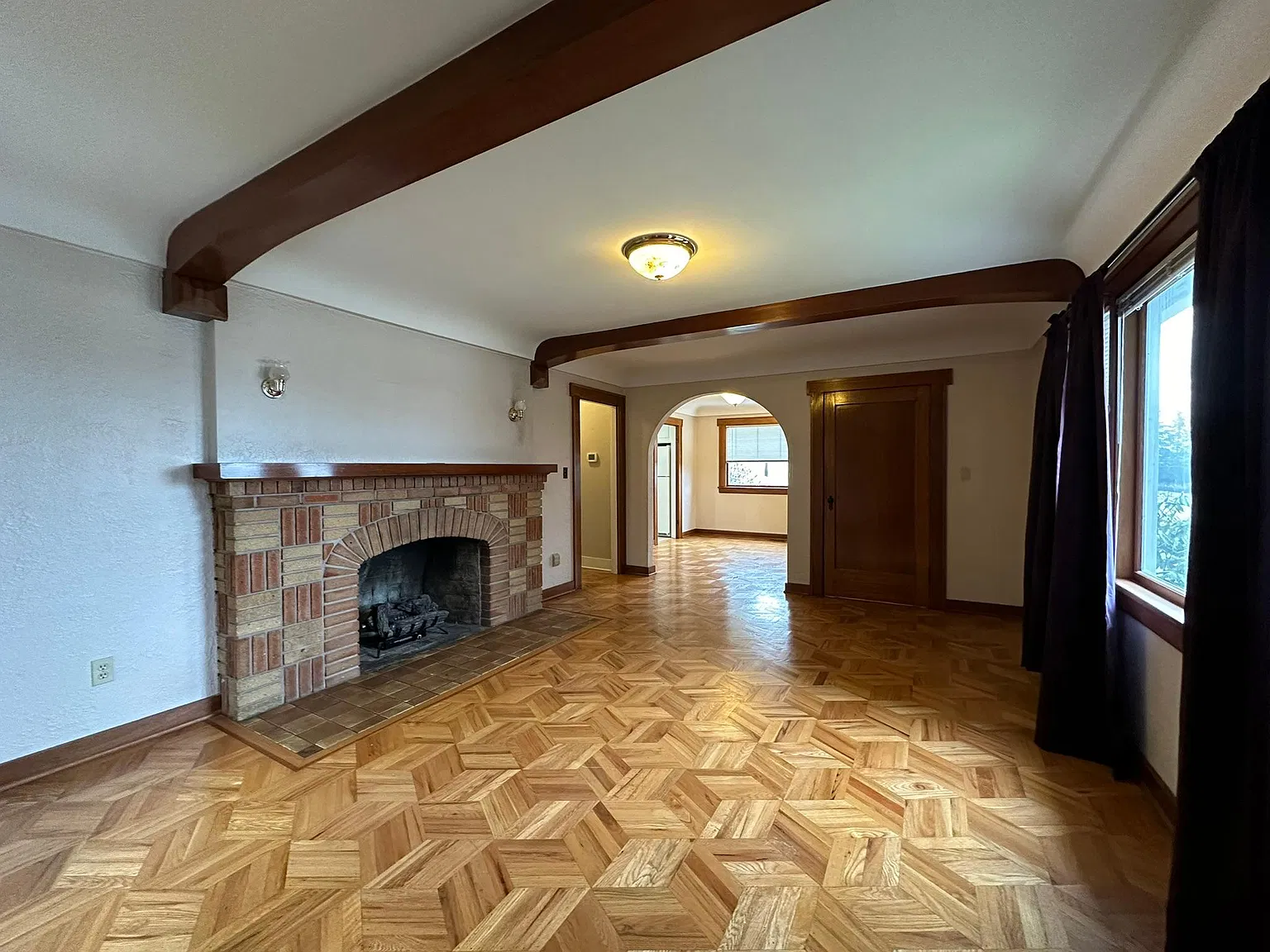 4 bed, 2.5 bath, 2160 sqft, $3,300 — Photo 4