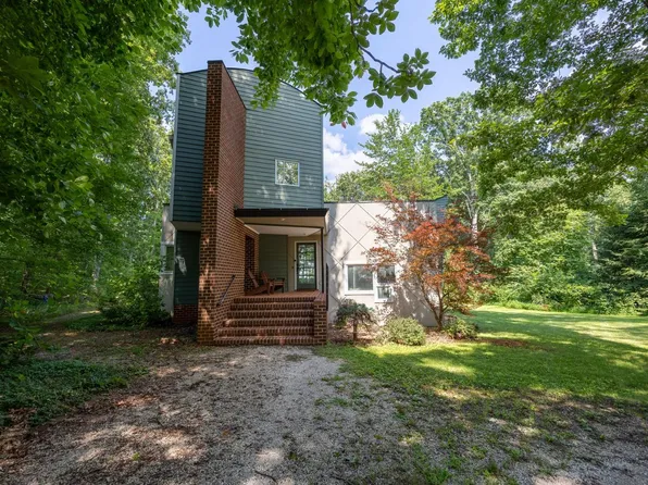 2246 Country Club Rd, Appomattox, VA 24522