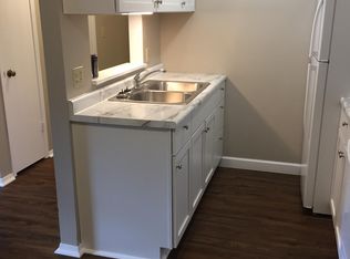 220 N West St APT 2, Dakota, IL 61018