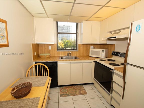 3rd image of 18181 NE 31st Ct APT 304
