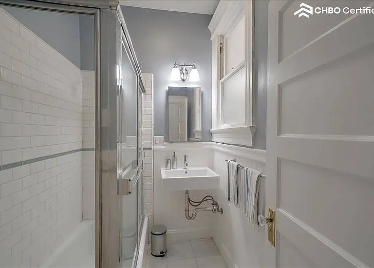1372 Broadway — Photo 19