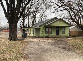 704 W Creek Ave, Sallisaw, OK 74955