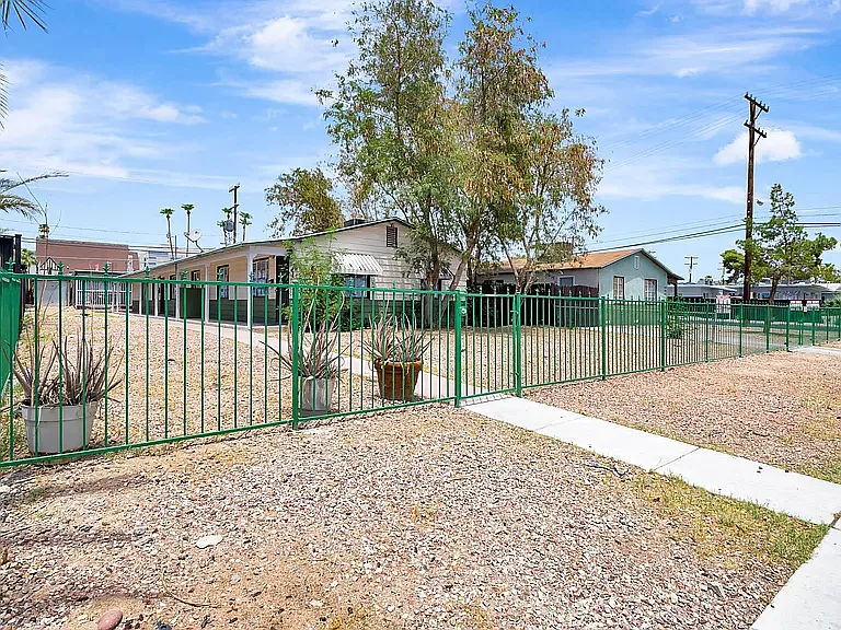 2 bed, 700 sqft, $1,299 — Photo 4