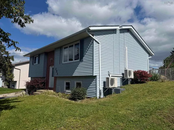 131 Churchill Downs Cir, Lower Sackville, NS B4E 2J5
