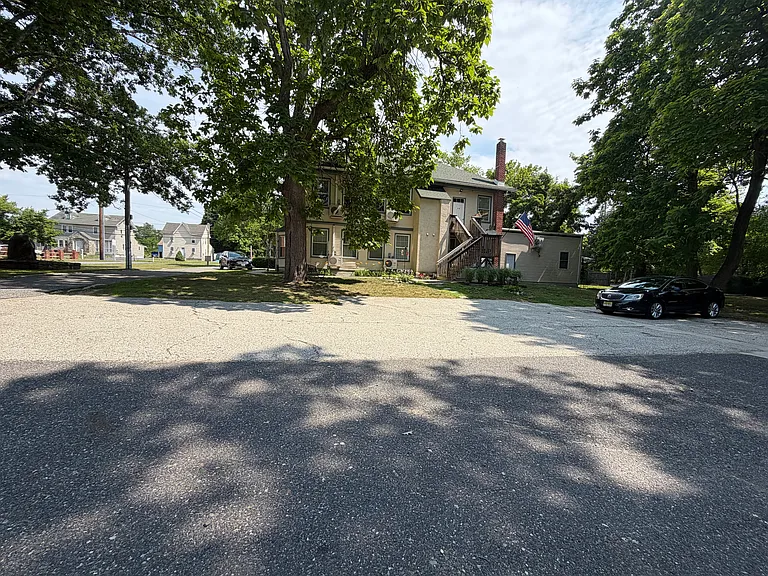 551 Irving Ave #A-B — Photo 5