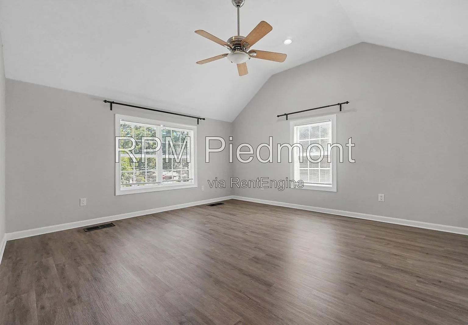 3 bed, 3.0 bath, 1400 sqft, $2,450 — Photo 4