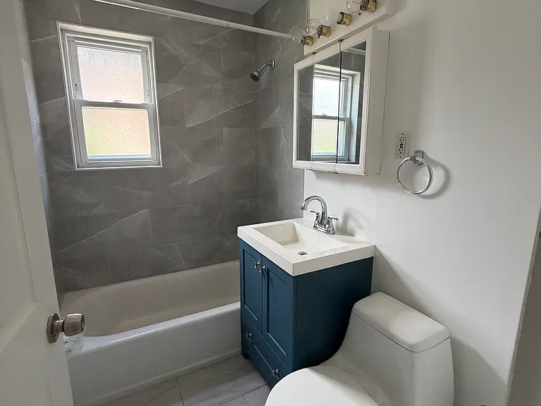 42 Lionel Ave #C — Photo 5