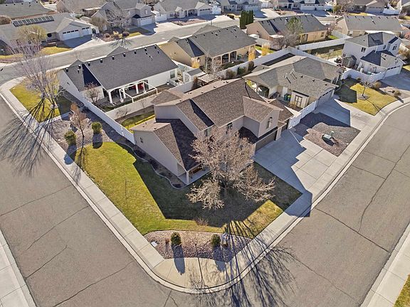 4th image of 858 Delean Way
