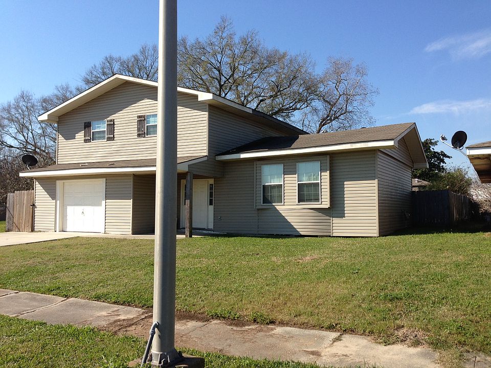 1st image of 909 Garden St
