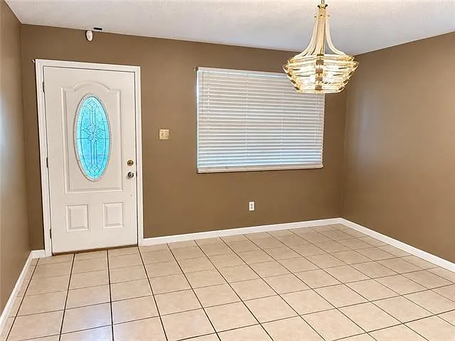 3 bed, 2.0 bath, 1580 sqft, $1,950 — Photo 2