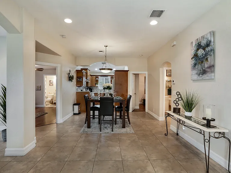 3021 NW 21st Ct — Photo 3