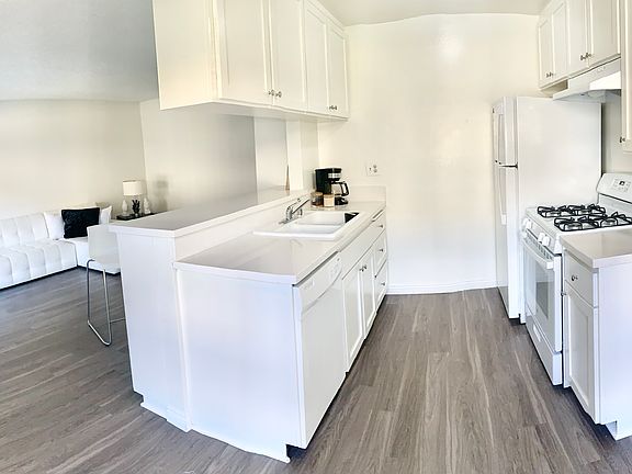 2nd image of 2723 Vanderbilt Ln #8