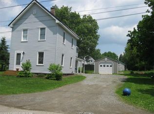 20 Summer St, Newport, ME 04953