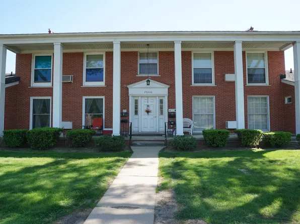 20440 Vernier Rd, Harper Woods, MI 48225