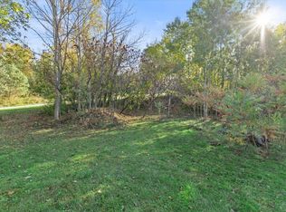 26 Asas Way, North Bennington, VT 05257