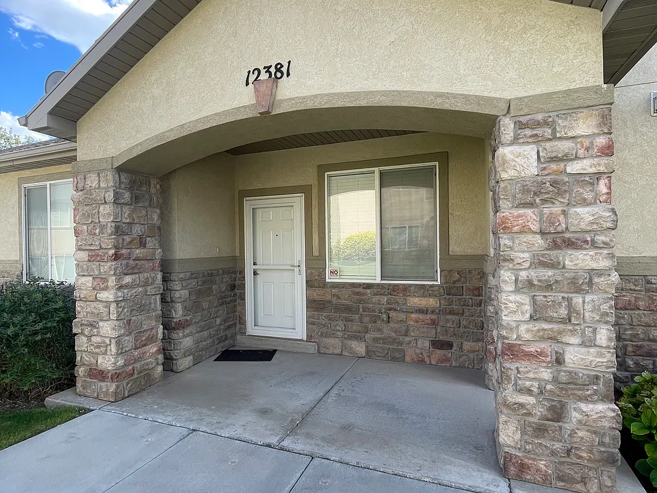 12381 S Stockade Ln
