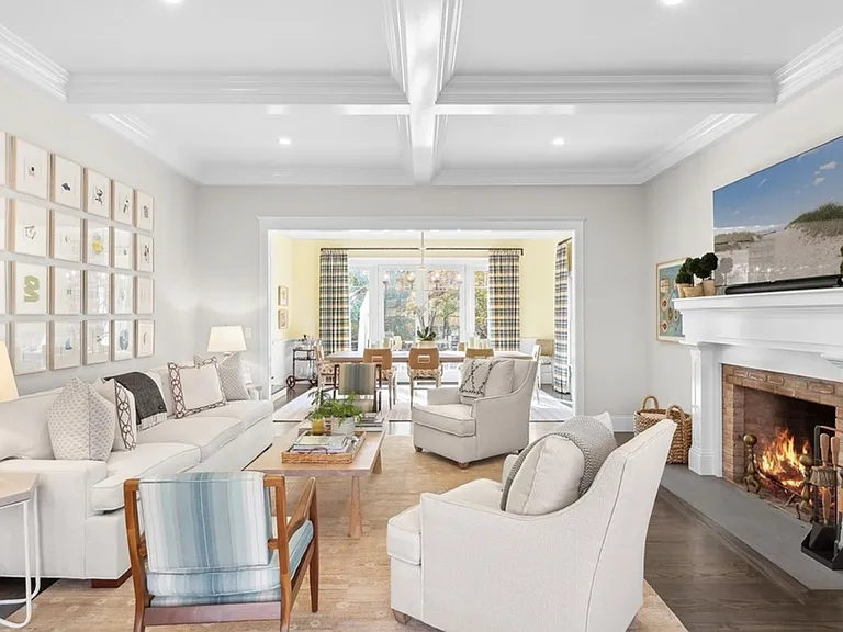 4 Fairway Dr — Photo 3