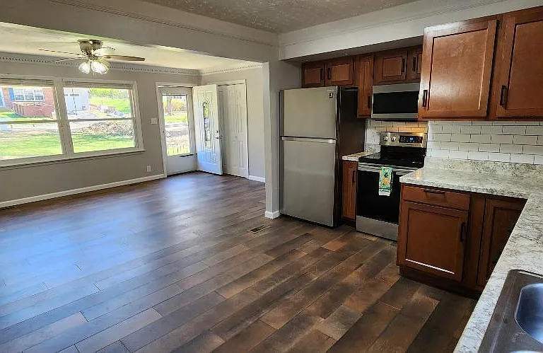 2639 Saint James Ave — Photo 3