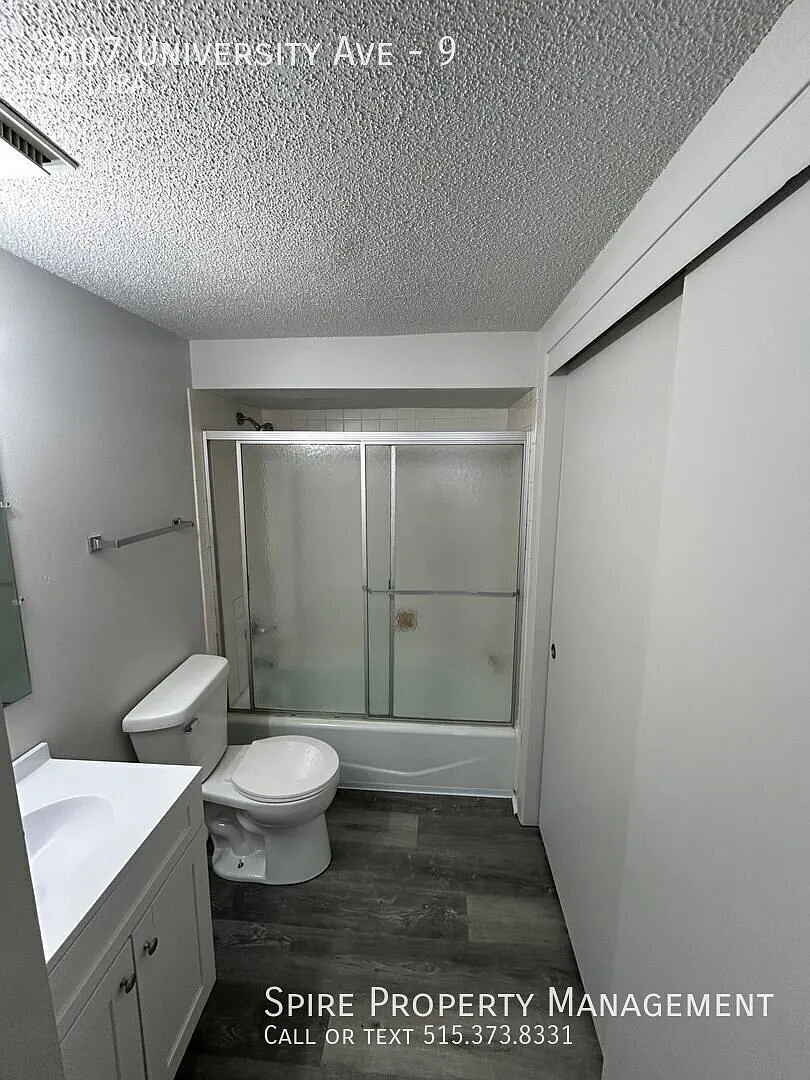 Affordable Completely Renovated Studio near Drake with Easy Access — Photo 2
