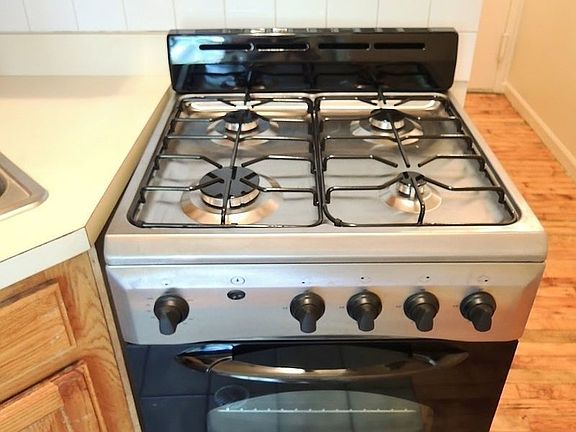4th image of 121 Orchard St Unit 2