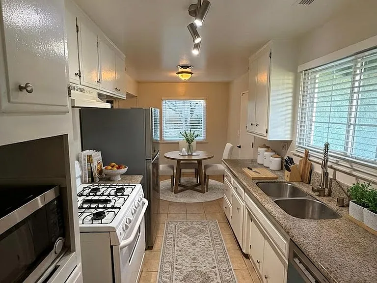 15148 Oro Grande St — Photo 28
