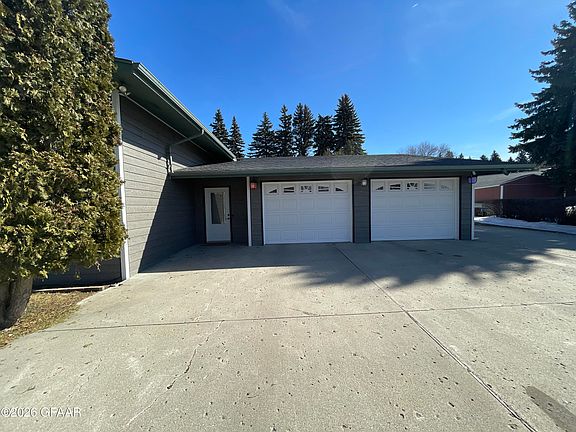 4th image of 801 Evergreen Ln