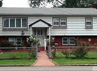 1401 3rd St, West Babylon, NY 11704