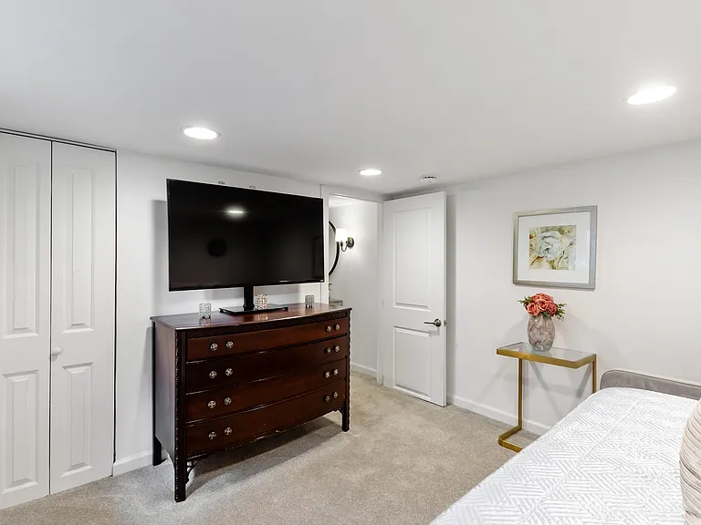 1115 Madison St — Photo 14