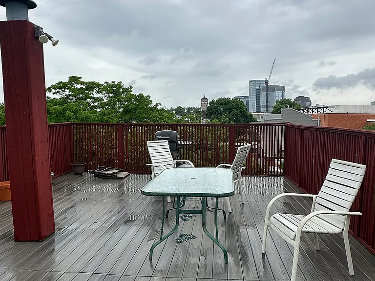 2061 Fitzwater St #1R — Photo 27