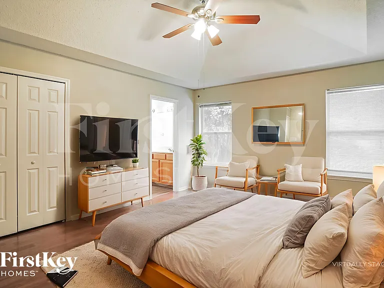 489 Mackenzie Cir — Photo 11
