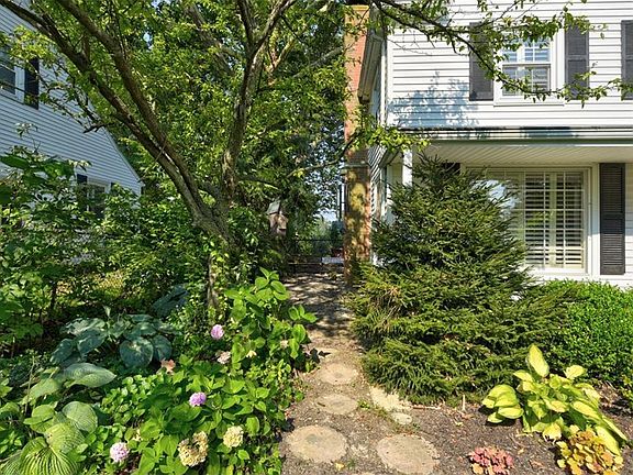 3rd image of 3972 Idlewild Dr