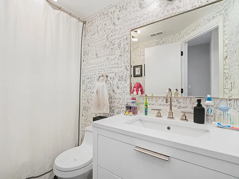 430 N Canal St — Photo 16