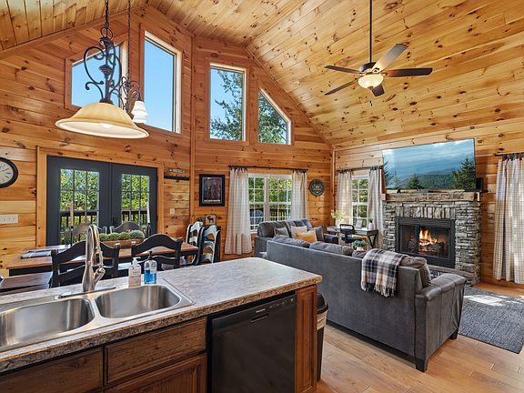 2nd image of 4375 Chamberlain Ln