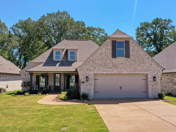 38 Emerald Breeze Dr, Jackson, TN 38305